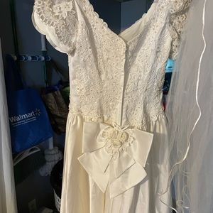 White wedding dress want gone new